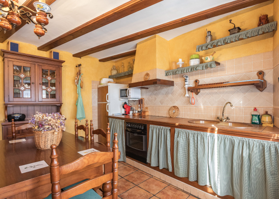 Casa rural nuri de rei B salón cocina