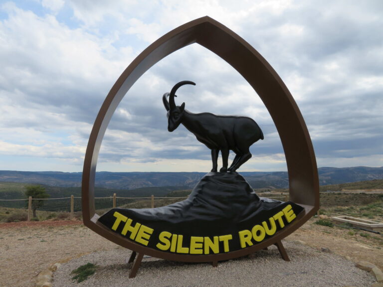 Guía de The Silent Route en moto: Mapa, curvas y descanso en Todolella